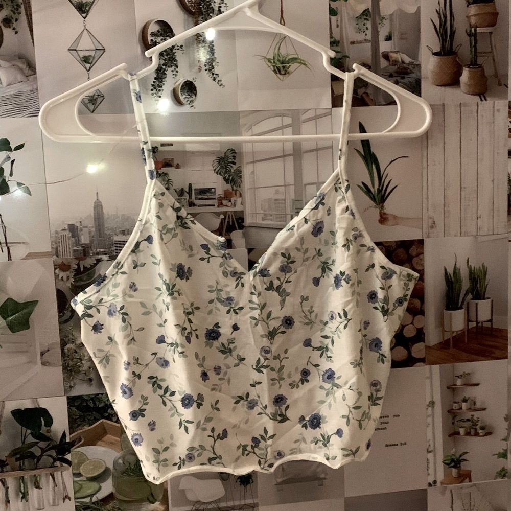 nwt floral tank !!